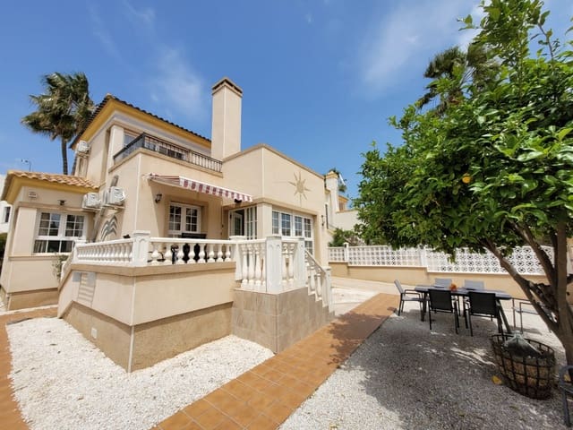 3 makuuhuone Huvila lomavuokrausta paikassa Playa Flamenca, Orihuela mukana uima-altaan 
autotalli - 770 € (Ref: 8983002)