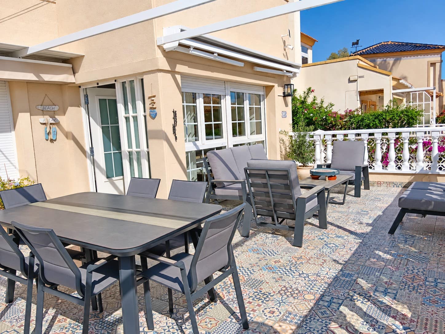3 soverom Villa til salgs i Playa Flamenca med svømmebasseng garasje - € 770 (Ref: 8983002)