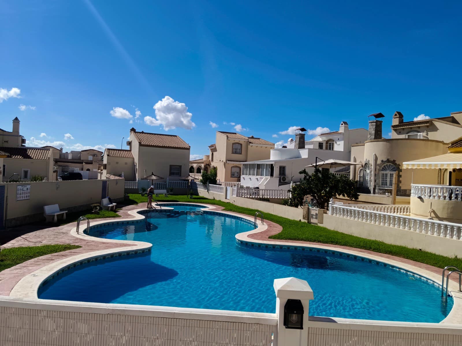 3 soverom Villa til salgs i Playa Flamenca med svømmebasseng garasje - € 770 (Ref: 8983002)