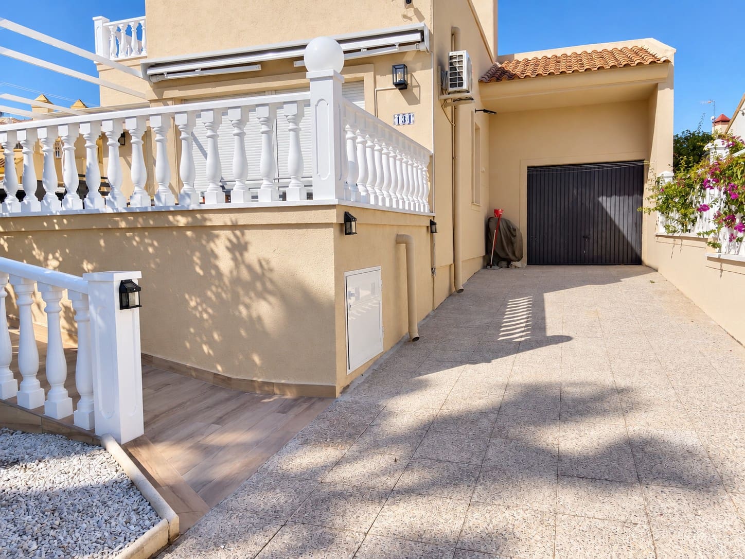 3 soverom Villa til salgs i Playa Flamenca med svømmebasseng garasje - € 770 (Ref: 8983002)