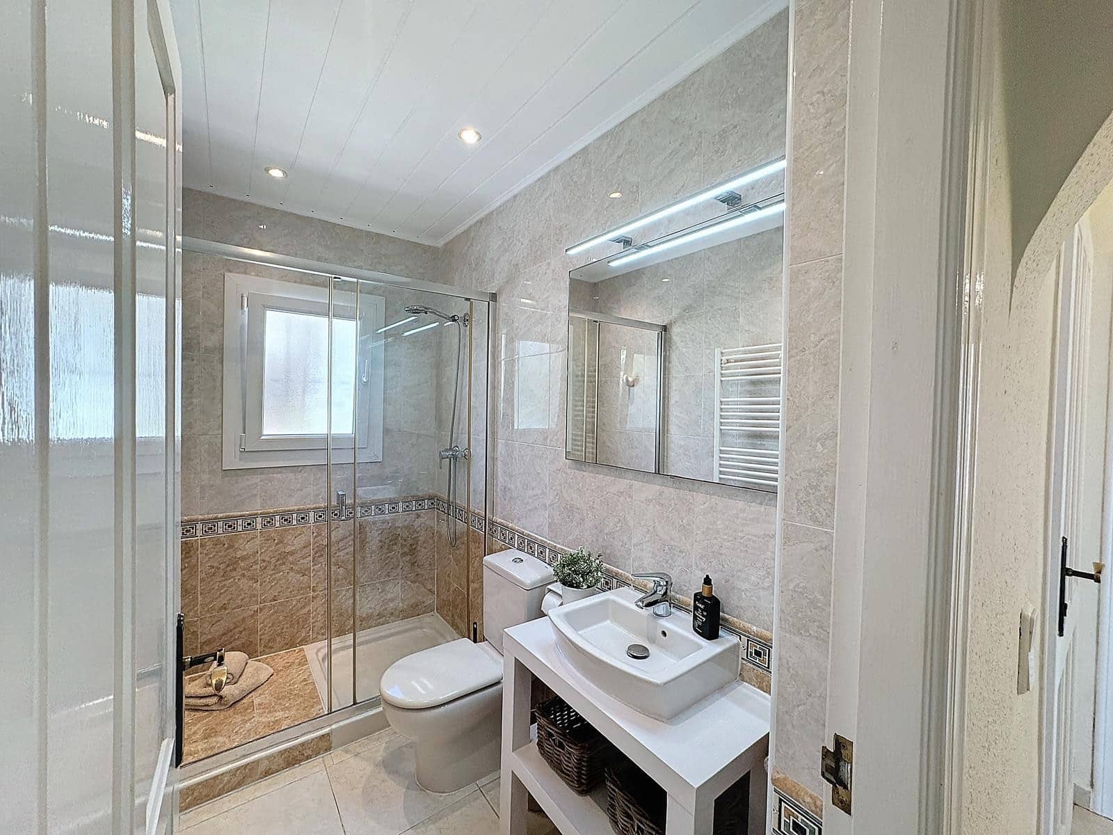 Chalet de 3 habitaciones en Moraira en venta con piscina - 689.000 € (Ref: 8990256)