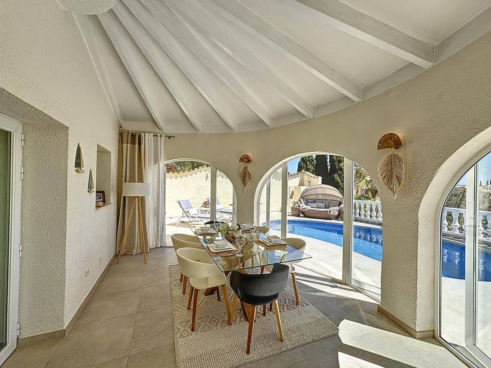 Chalet de 3 habitaciones en Moraira en venta con piscina - 689.000 € (Ref: 8990256)