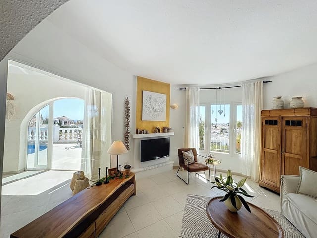 Chalet de 3 habitaciones en Moraira, Teulada-Moraira en venta con piscina - 689.000 € (Ref: 8990256)