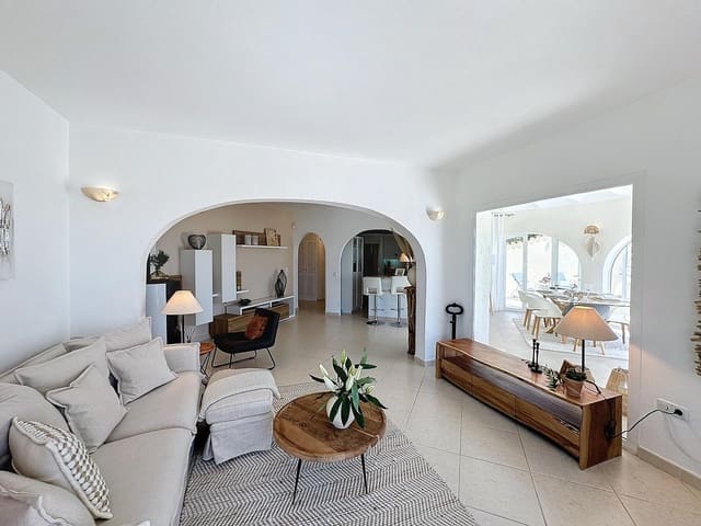 Chalet de 3 habitaciones en Moraira, Teulada-Moraira en venta con piscina - 689.000 € (Ref: 8990256)