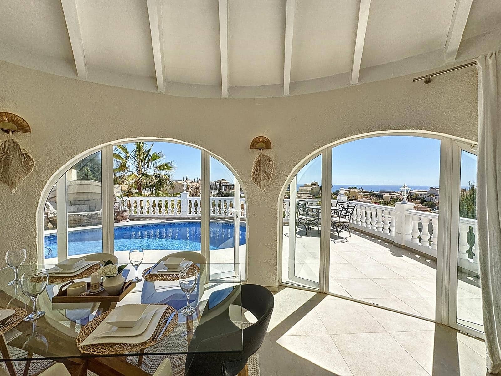 Chalet de 3 habitaciones en Moraira en venta con piscina - 689.000 € (Ref: 8990256)