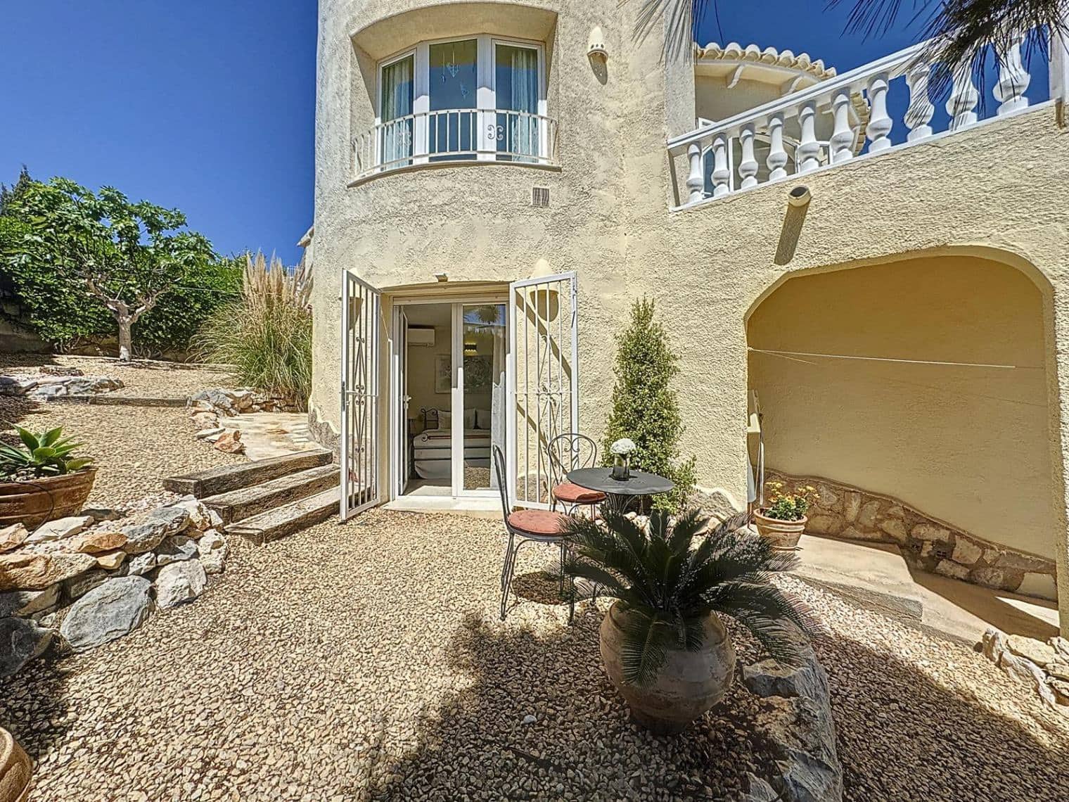 Chalet de 3 habitaciones en Moraira en venta con piscina - 689.000 € (Ref: 8990256)