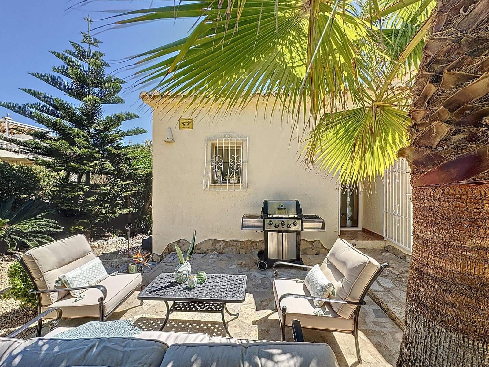 Chalet de 3 habitaciones en Moraira en venta con piscina - 689.000 € (Ref: 8990256)