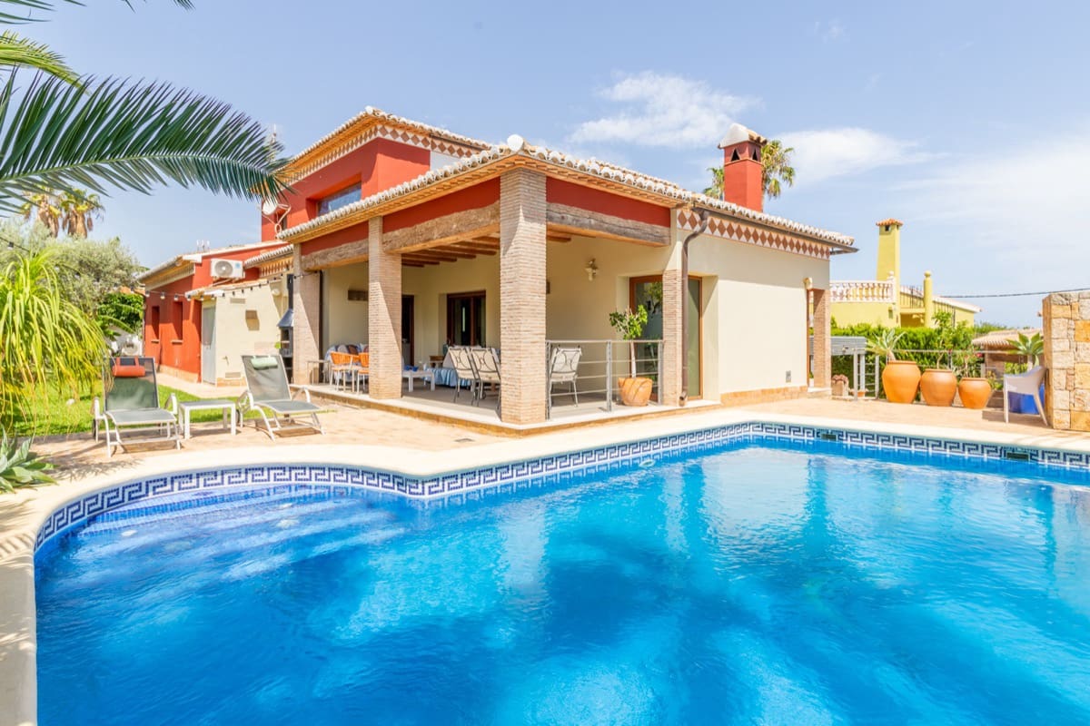 3 slaapkamer Villa te koop in Denia met zwembad - € 975.000 (Ref: 8998461)