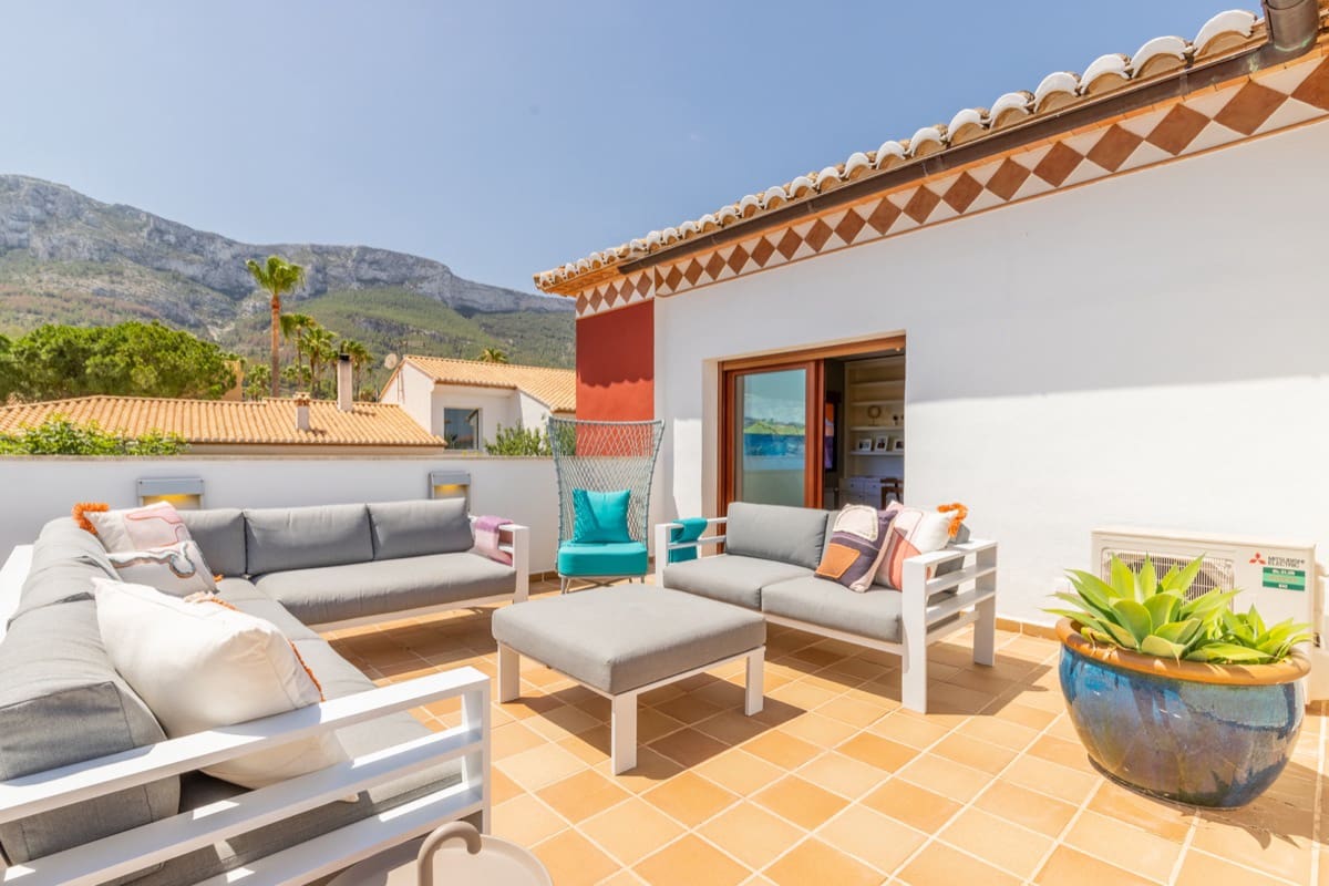 3 slaapkamer Villa te koop in Denia met zwembad - € 975.000 (Ref: 8998461)