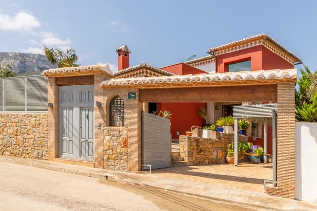 3 slaapkamer Villa te koop in Dénia met zwembad - € 975.000 (Ref: 8998461)