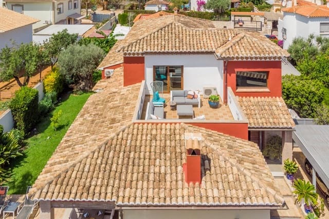 3 slaapkamer Villa te koop in Dénia met zwembad - € 975.000 (Ref: 8998461)