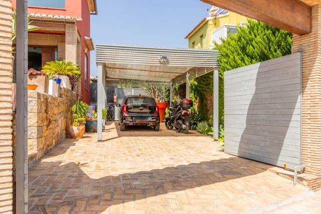 3 slaapkamer Villa te koop in Dénia met zwembad - € 975.000 (Ref: 8998461)