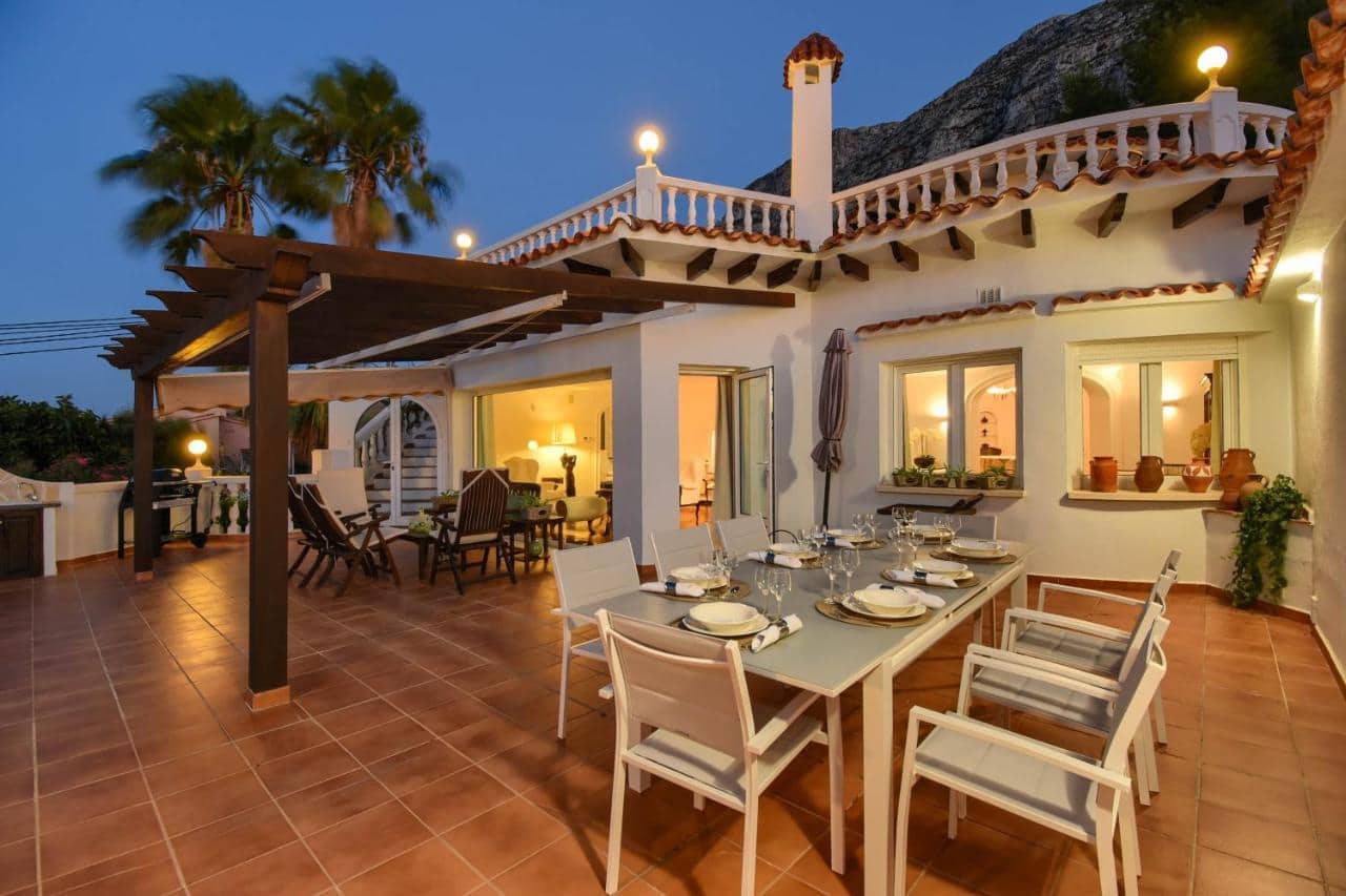 5 sovrum Villa till salu i Denia med pool - 990 000 € (Ref: 9001056)