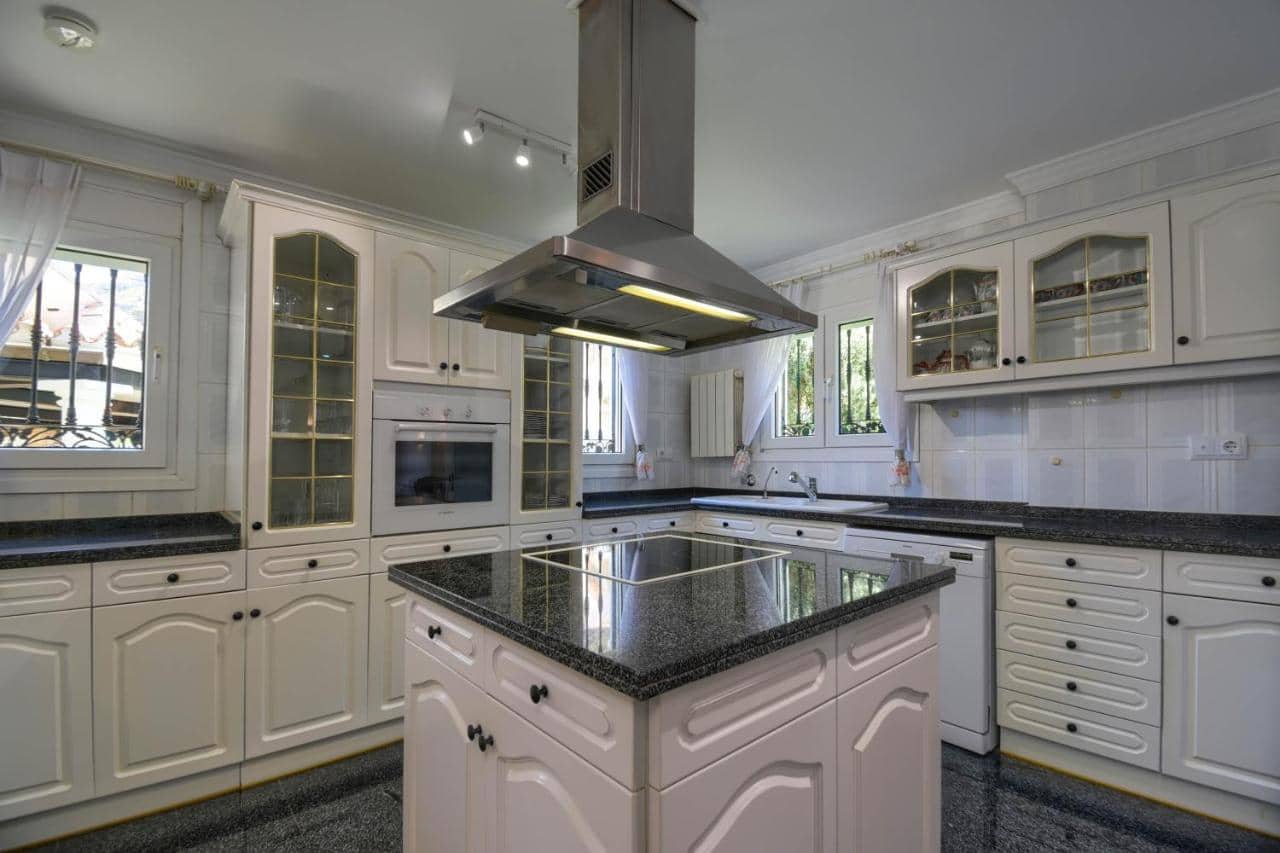 5 sovrum Villa till salu i Denia med pool - 990 000 € (Ref: 9001056)