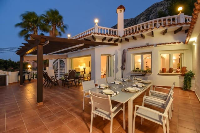 5 sovrum Villa till salu i Dénia med pool - 990 000 € (Ref: 9001056)