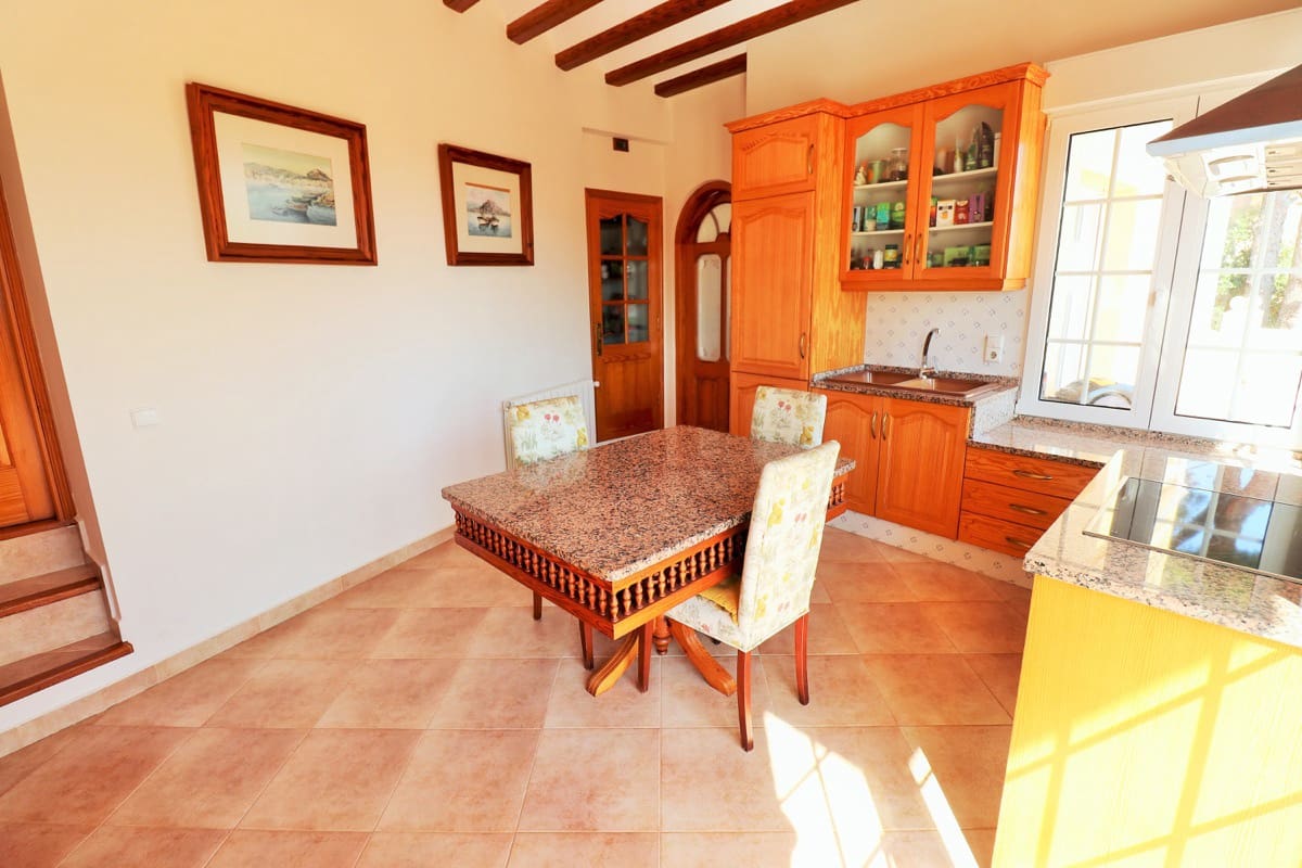 Chalet de 6 habitaciones en Dénia en venta con piscina - 995.000 € (Ref: 9001057)