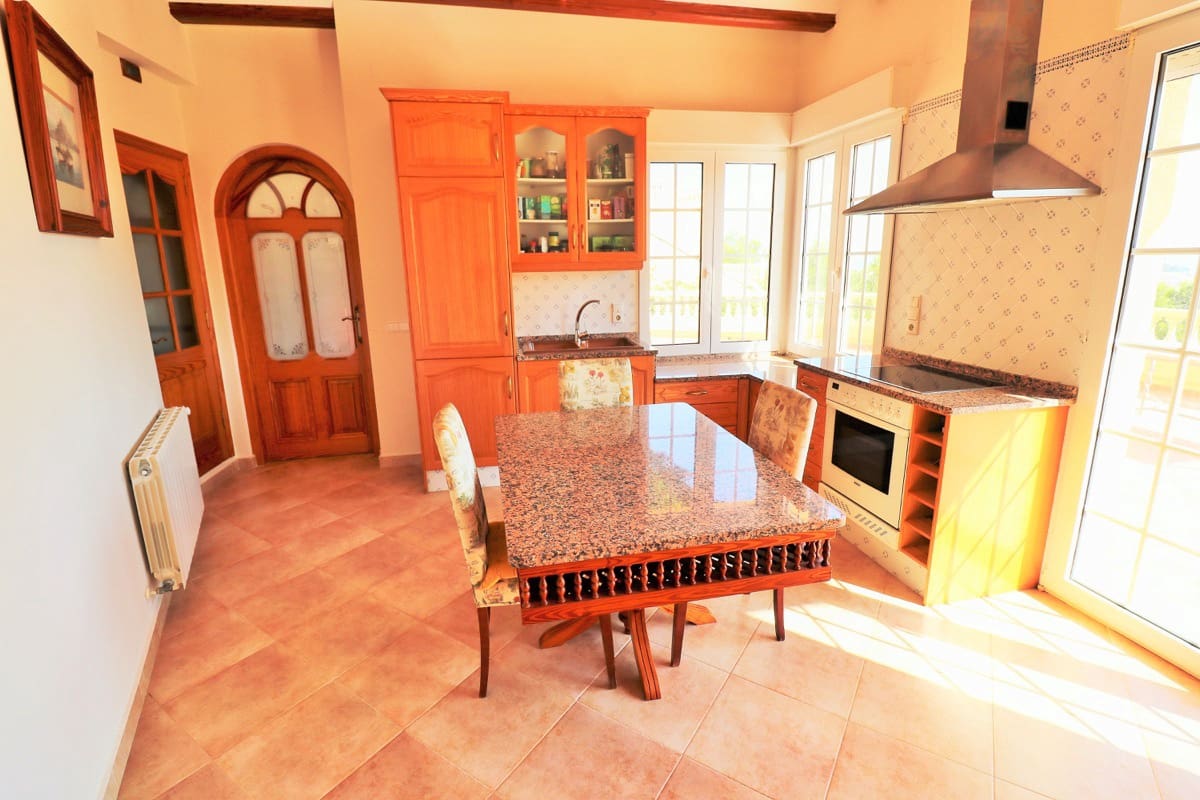 Chalet de 6 habitaciones en Dénia en venta con piscina - 995.000 € (Ref: 9001057)