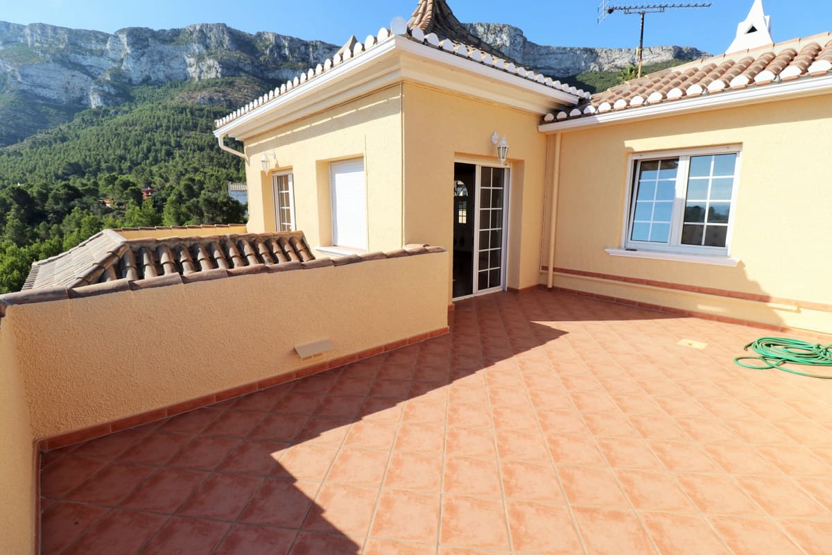 Chalet de 6 habitaciones en Dénia en venta con piscina - 995.000 € (Ref: 9001057)
