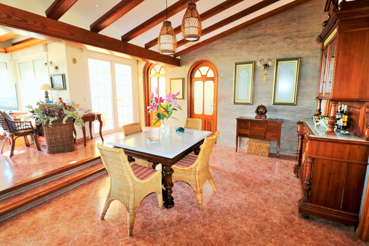 Chalet de 6 habitaciones en Dénia en venta con piscina - 995.000 € (Ref: 9001057)