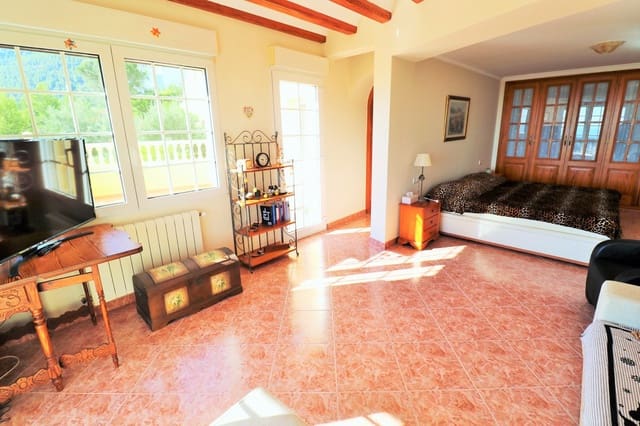 Chalet de 6 habitaciones en Dénia en venta con piscina - 995.000 € (Ref: 9001057)