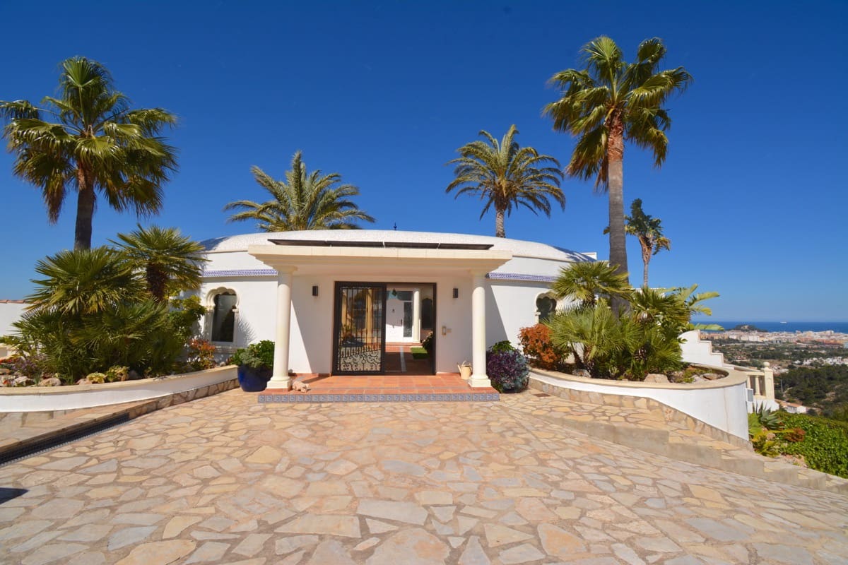 8 bedroom Villa for sale in Denia with pool - € 3,500,000 (Ref: 9006765)