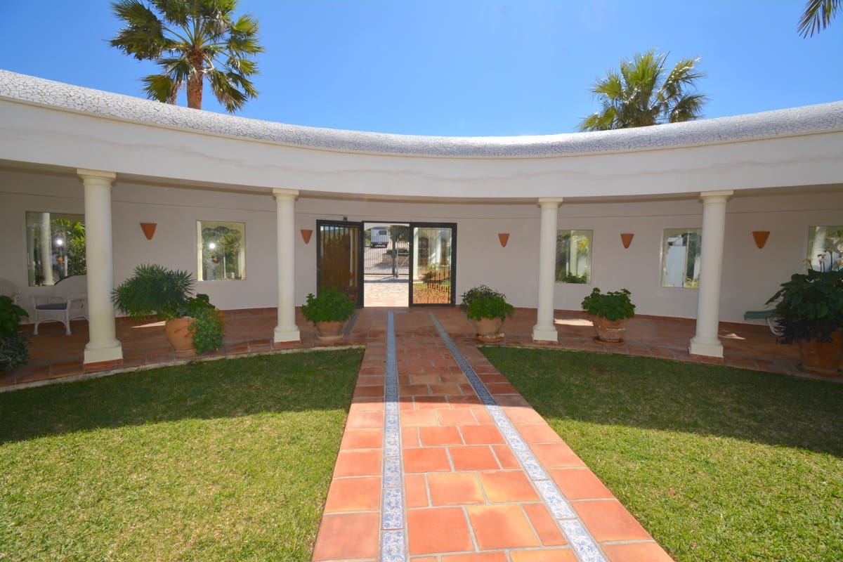 8 bedroom Villa for sale in Denia with pool - € 3,500,000 (Ref: 9006765)