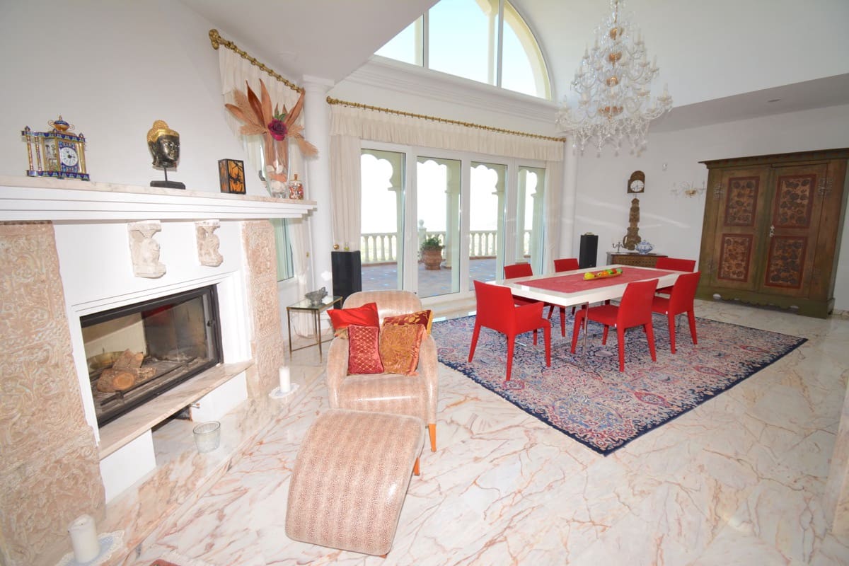 8 bedroom Villa for sale in Denia with pool - € 3,500,000 (Ref: 9006765)