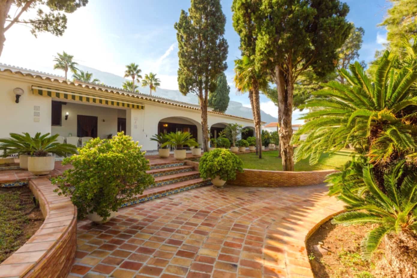 6 soveværelse Finca/Landehus til salg i Denia med swimmingpool - € 2.800.000 (Ref: 9006766)
