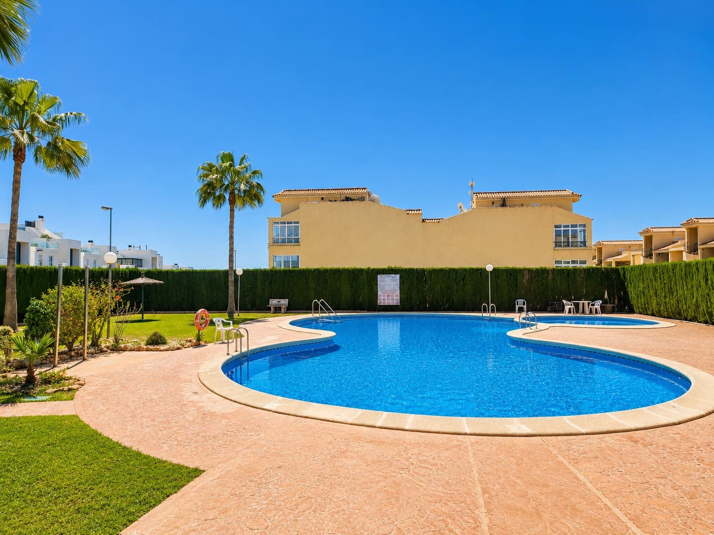 2 soverom Leilighet til salgs i Orihuela Costa med svømmebasseng - € 399 (Ref: 9009799)