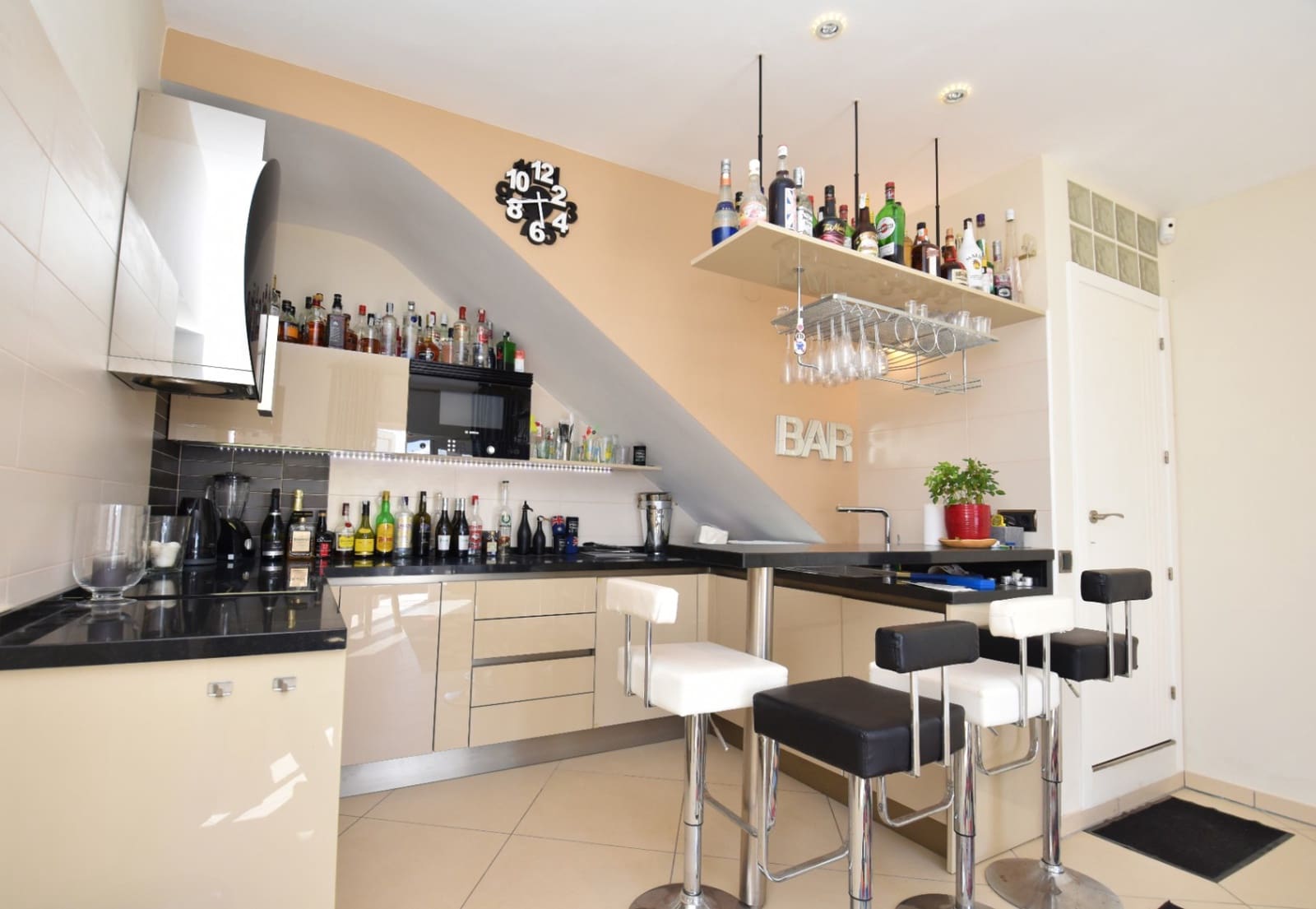 3 bedroom Villa for sale in Moraira with pool - € 1,550,000 (Ref: 9013489)