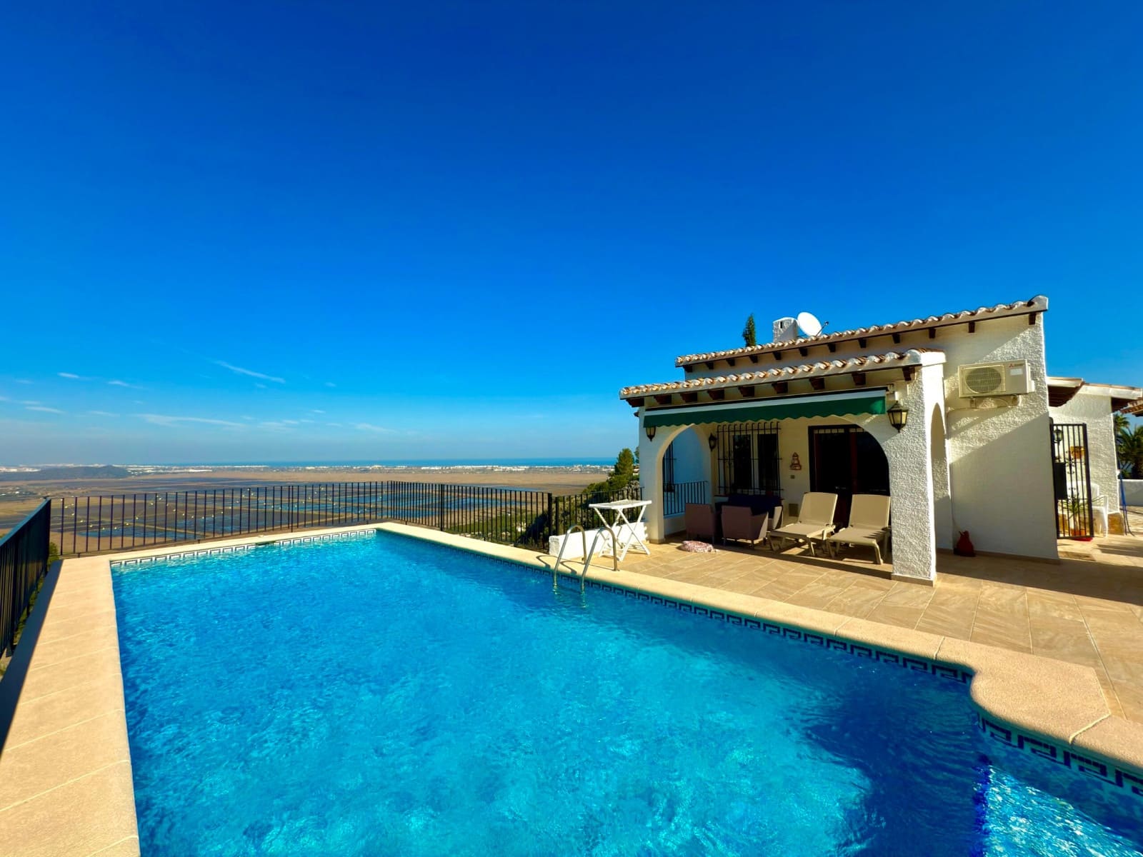 3 bedroom Villa for sale in Monte Pego with pool - € 400,000 (Ref: 9013495)