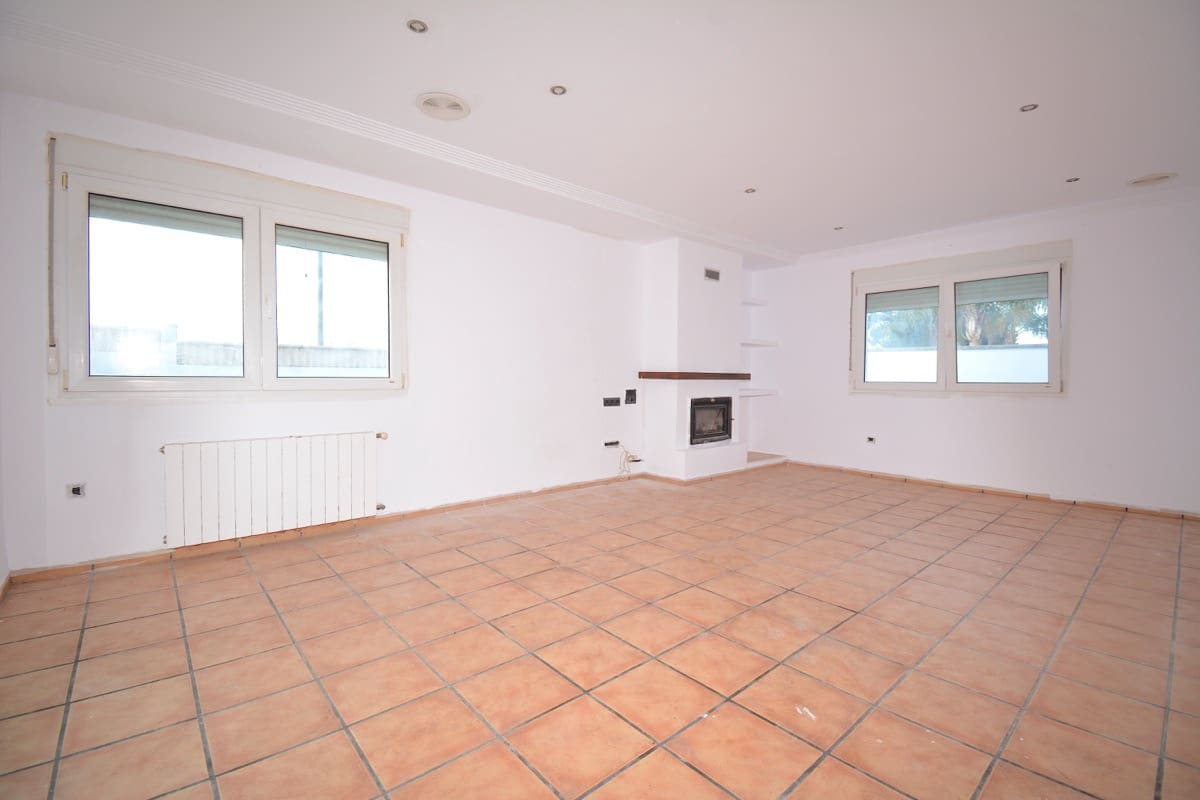 4 Zimmer Villa zu verkaufen in Denia mit Pool - 580.000 € (Ref: 9029335)