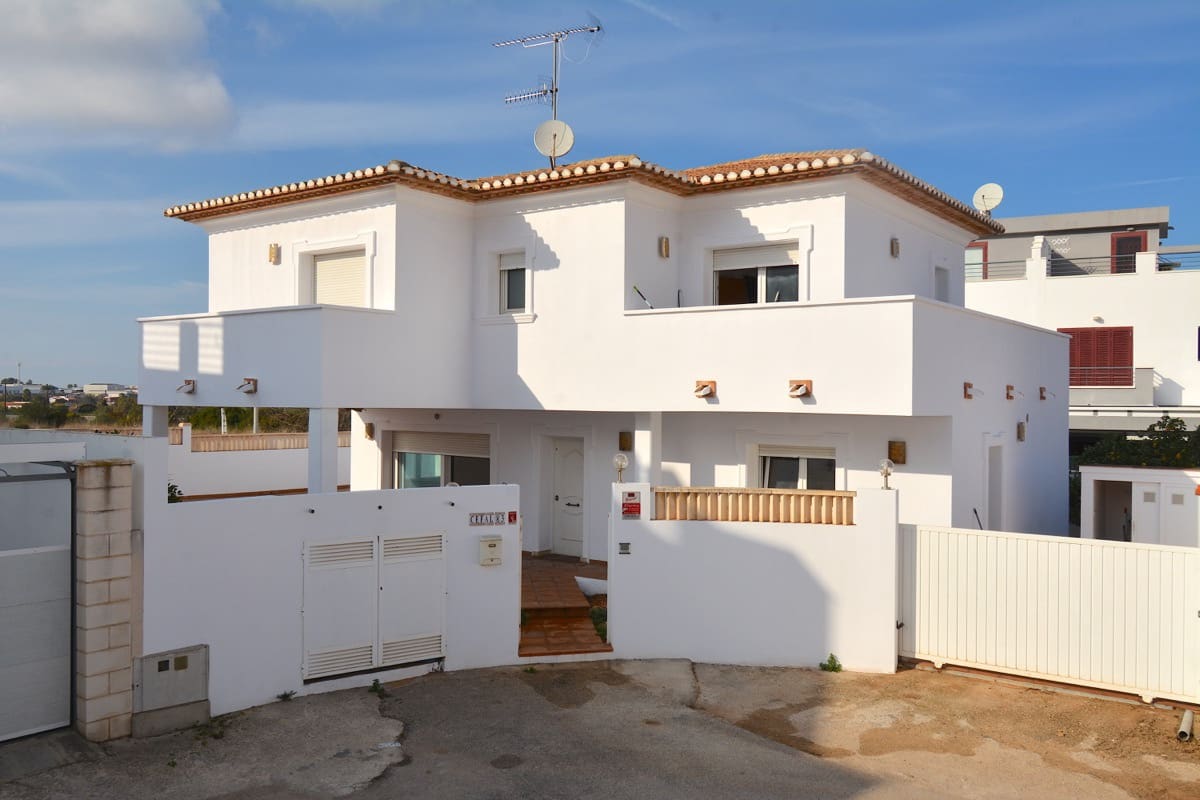 4 Zimmer Villa zu verkaufen in Denia mit Pool - 580.000 € (Ref: 9029335)