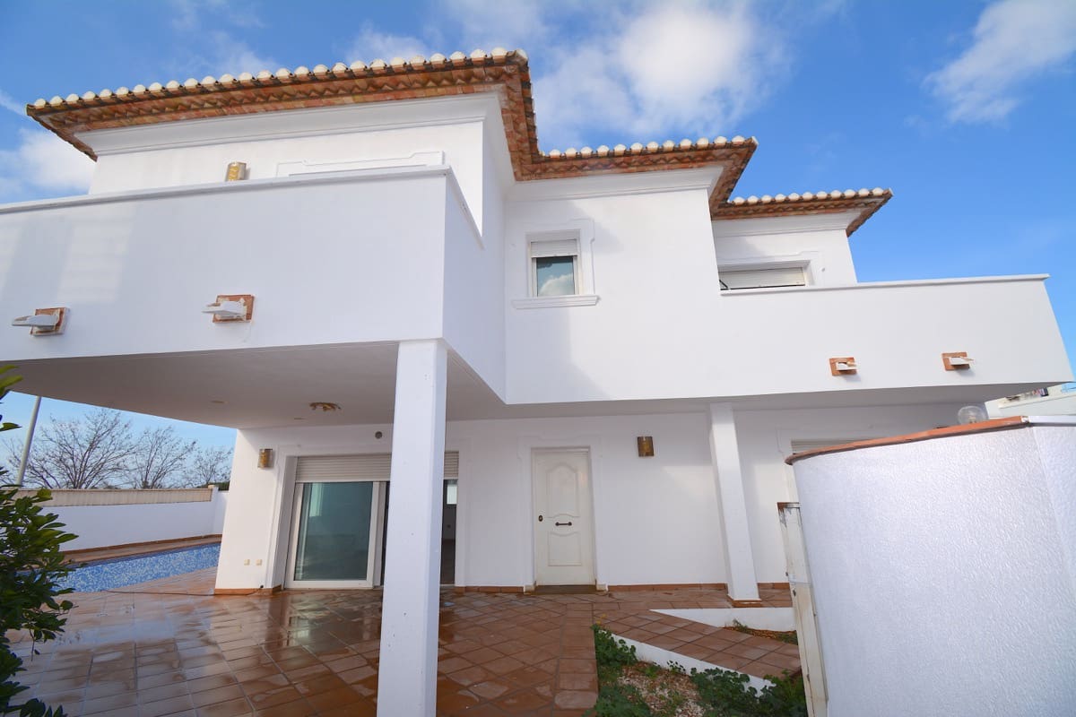 4 Zimmer Villa zu verkaufen in Denia mit Pool - 580.000 € (Ref: 9029335)
