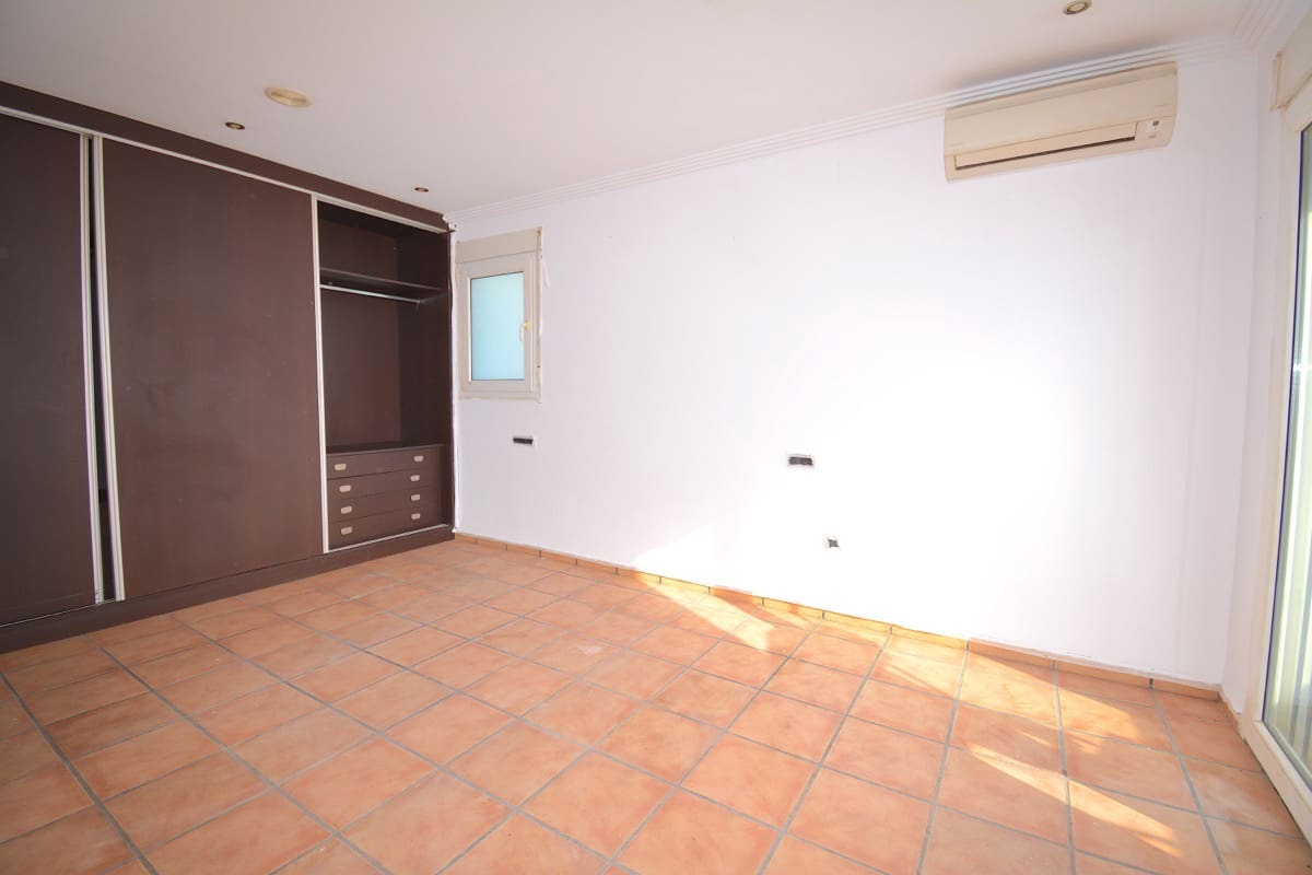 4 Zimmer Villa zu verkaufen in Denia mit Pool - 580.000 € (Ref: 9029335)