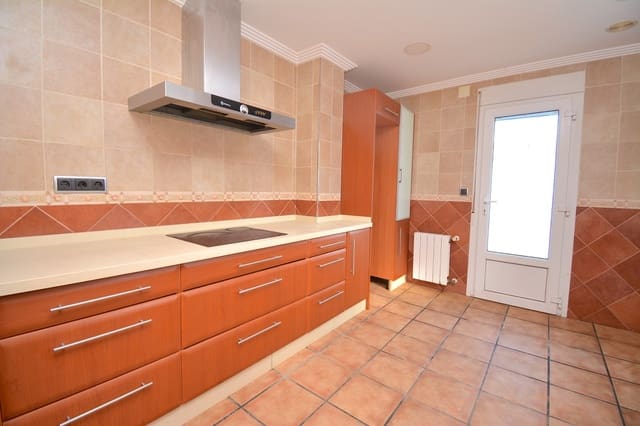 4 Zimmer Villa zu verkaufen in Dénia mit Pool - 580.000 € (Ref: 9029335)