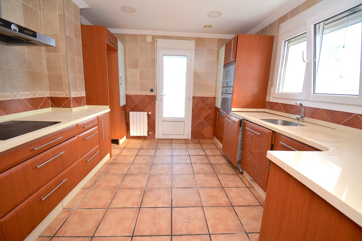 4 Zimmer Villa zu verkaufen in Denia mit Pool - 580.000 € (Ref: 9029335)