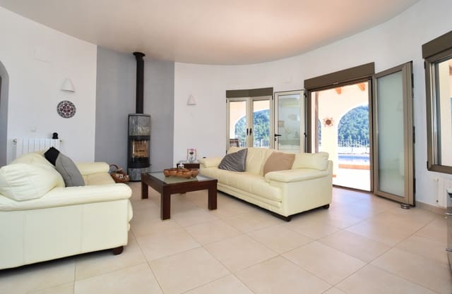 4 makuuhuone Huvila myytävänä paikassa Monte Pego, Pego mukana uima-altaan - 750 000 € (Ref: 9035344)