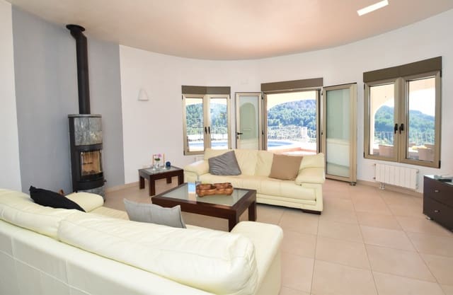 4 makuuhuone Huvila myytävänä paikassa Monte Pego, Pego mukana uima-altaan - 750 000 € (Ref: 9035344)