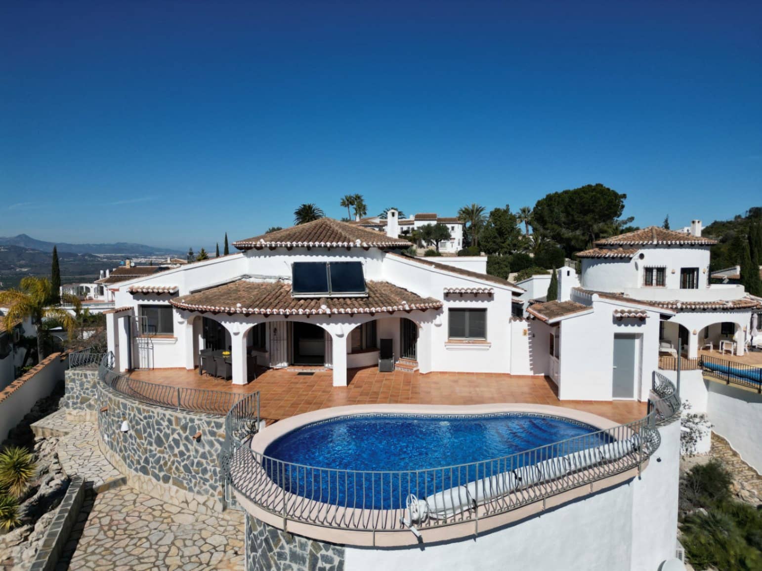 4 soveværelse Villa til salg i Monte Pego med swimmingpool - € 750.000 (Ref: 9035344)