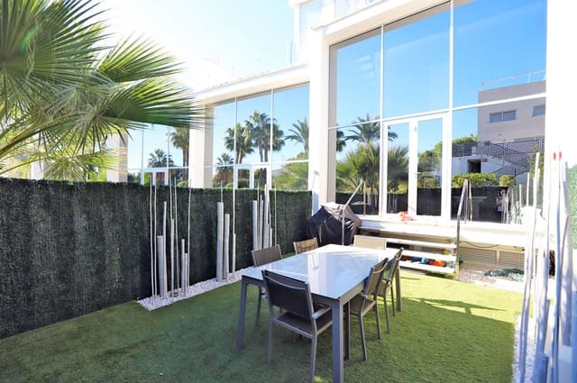 4 bedroom Semi-detached Villa for sale in Dénia with pool - € 559,000 (Ref: 9035345)