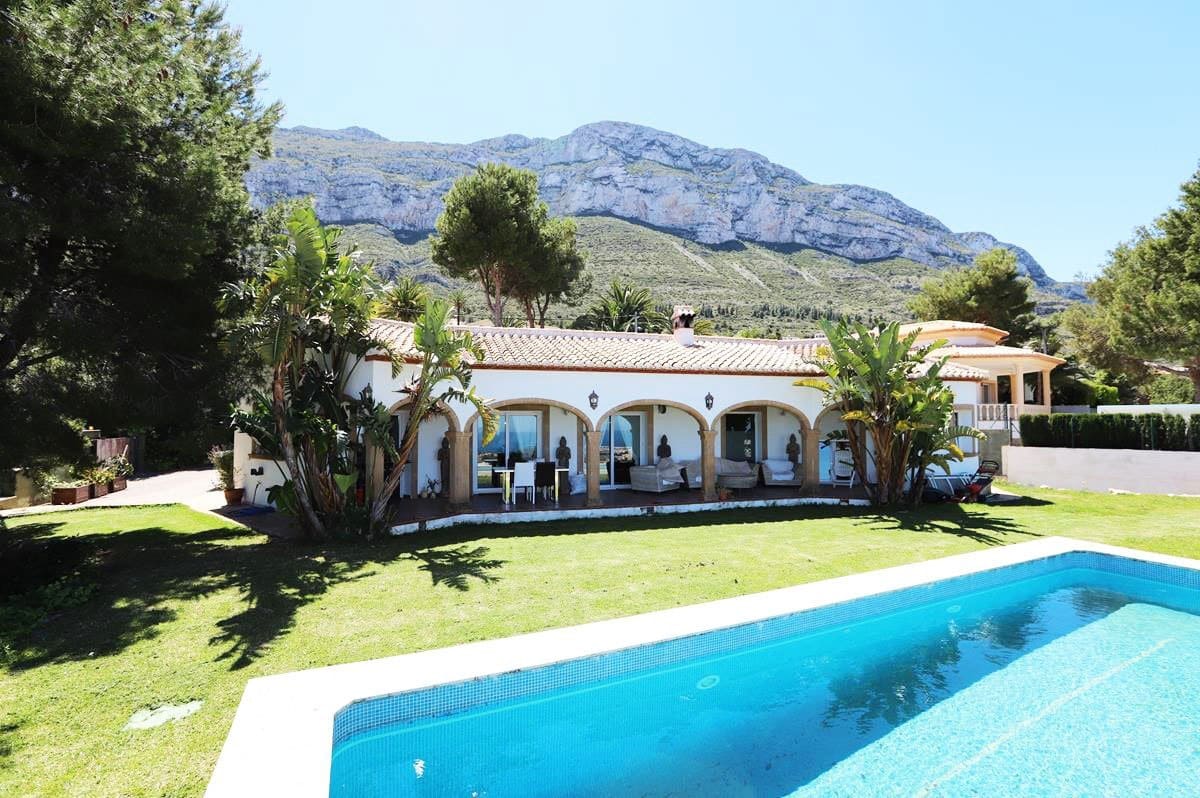 Chalet de 3 habitaciones en Dénia en venta con piscina - 829.000 € (Ref: 9077766)