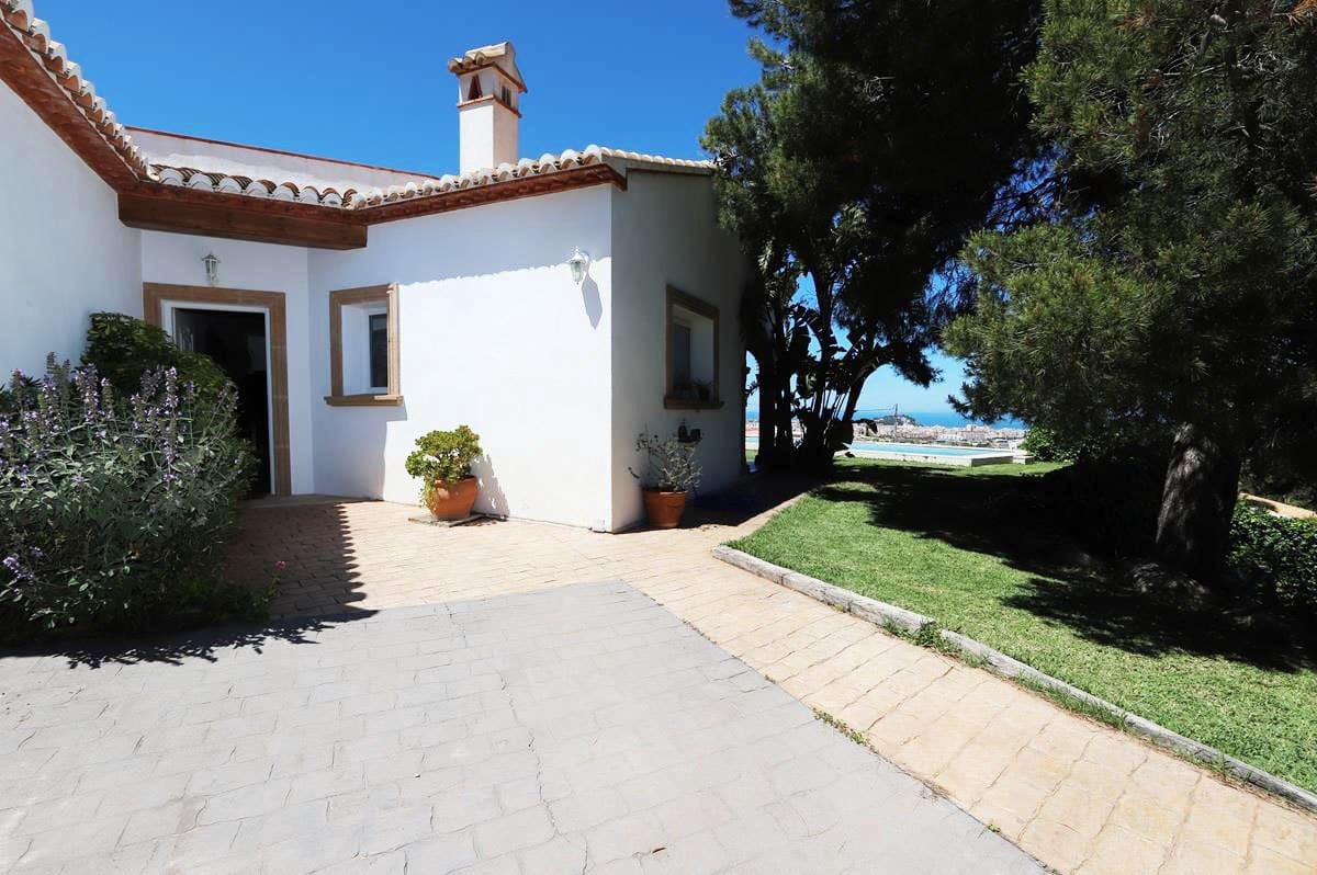 Chalet de 3 habitaciones en Dénia en venta con piscina - 829.000 € (Ref: 9077766)