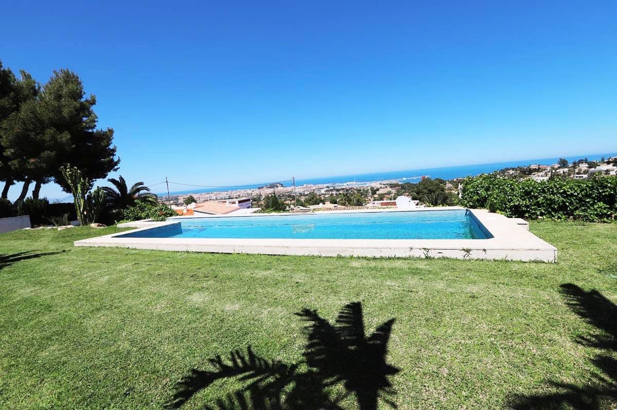 Chalet de 3 habitaciones en Dénia en venta con piscina - 829.000 € (Ref: 9077766)