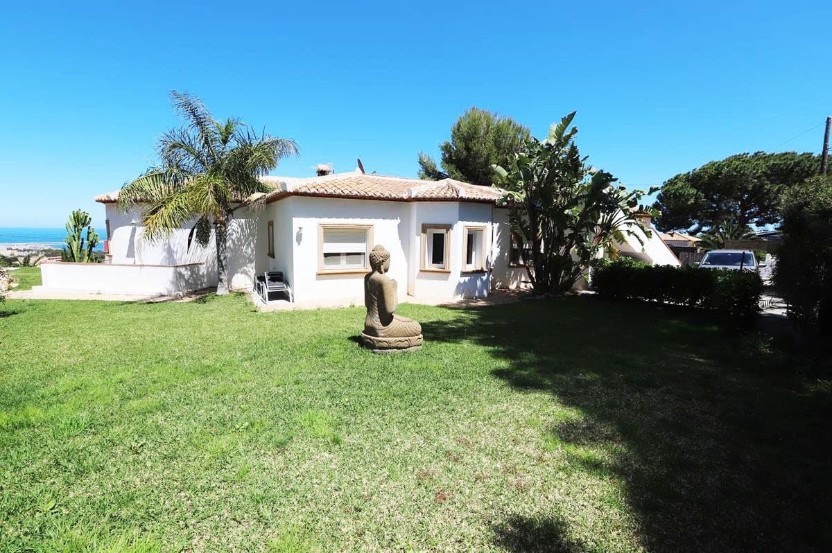 Chalet de 3 habitaciones en Dénia en venta con piscina - 829.000 € (Ref: 9077766)