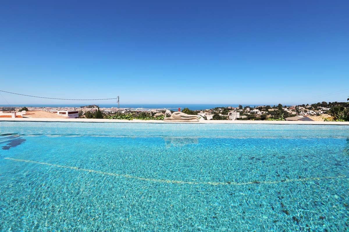 Chalet de 3 habitaciones en Dénia en venta con piscina - 829.000 € (Ref: 9077766)