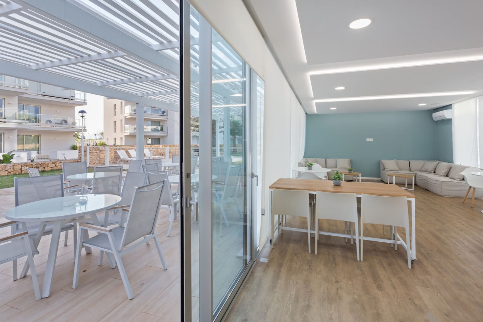 2 slaapkamer Penthouse te koop in Denia met zwembad - € 465.000 (Ref: 9106287)