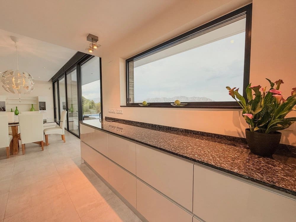 3 bedroom Villa for sale in Pedreguer with pool - € 699,000 (Ref: 9108425)