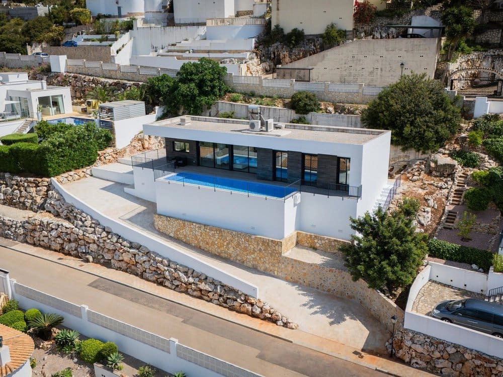 3 bedroom Villa for sale in Pedreguer with pool - € 699,000 (Ref: 9108425)