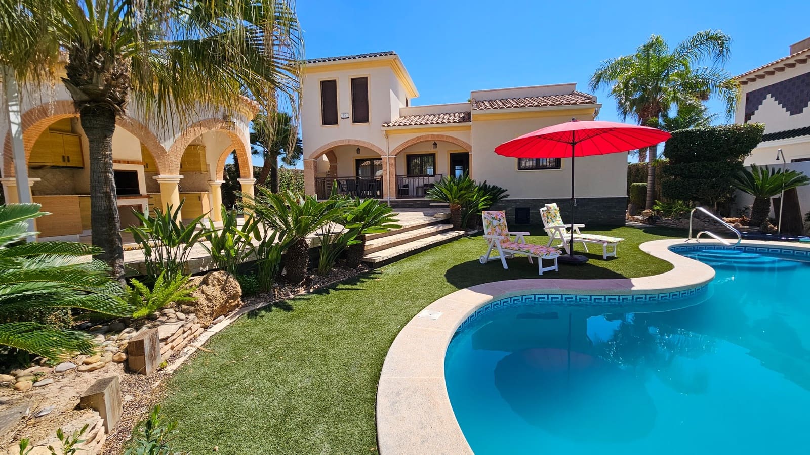 4 Zimmer Villa zu verkaufen in Ciudad Quesada mit Pool - 565.000 € (Ref: 9115867)